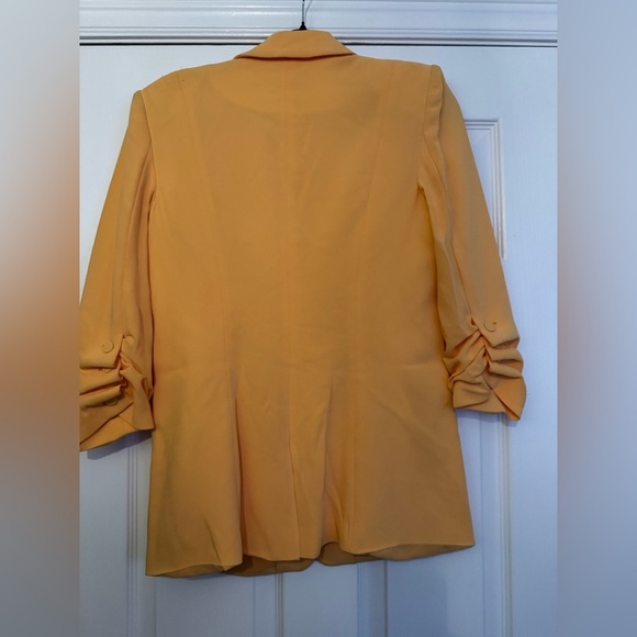 CINQ A SEPT Khloe Blazer
Retail 395 usd - Picture 6 of 6